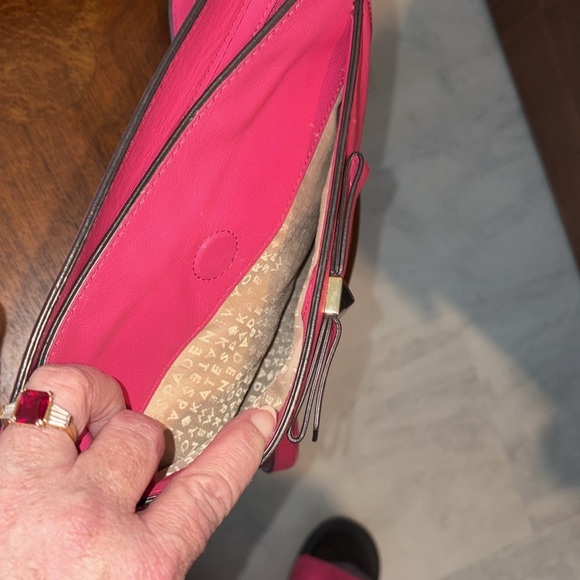 Kate Spade  bowfront Crossbody bag leather  bright pink  strap/Chain detail Exe - Picture 8 of 17